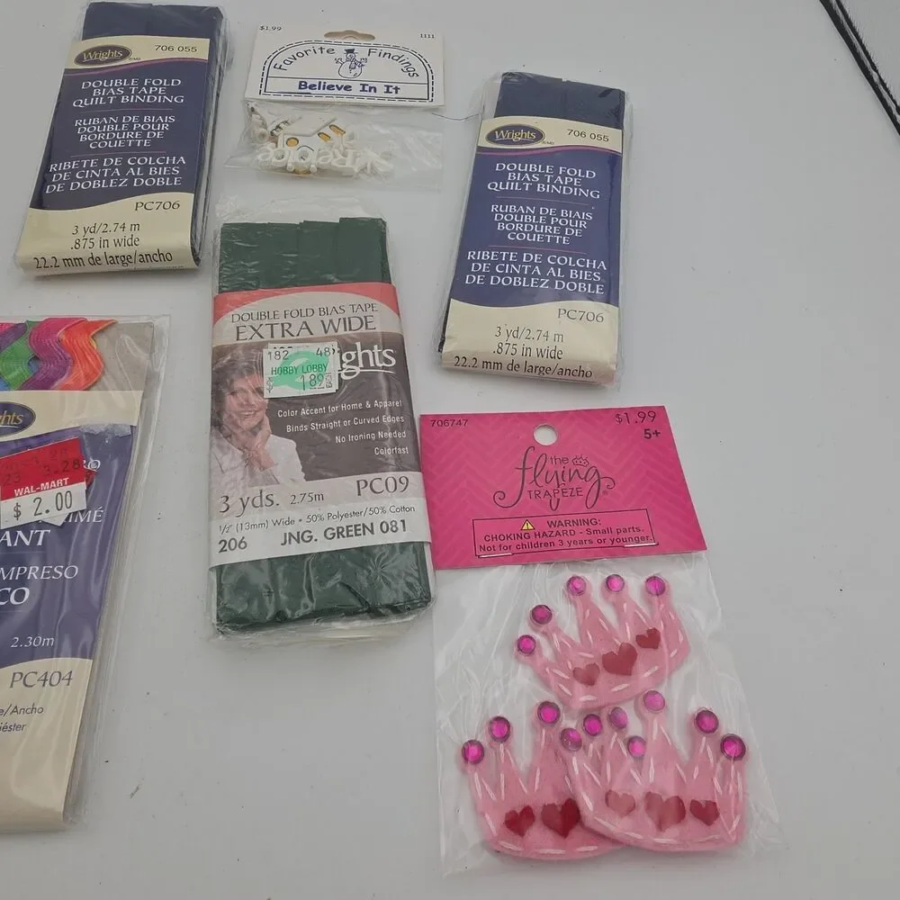 Sewing Craft Notions Lot Wrights Bias Tape Rick Rack Simplicity Applique Buttons